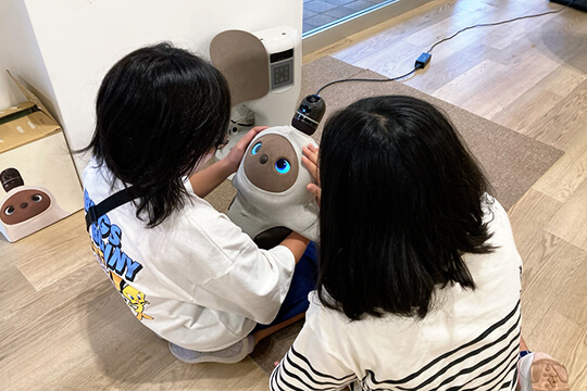 LOVOT（ラボット）効果検証の様子