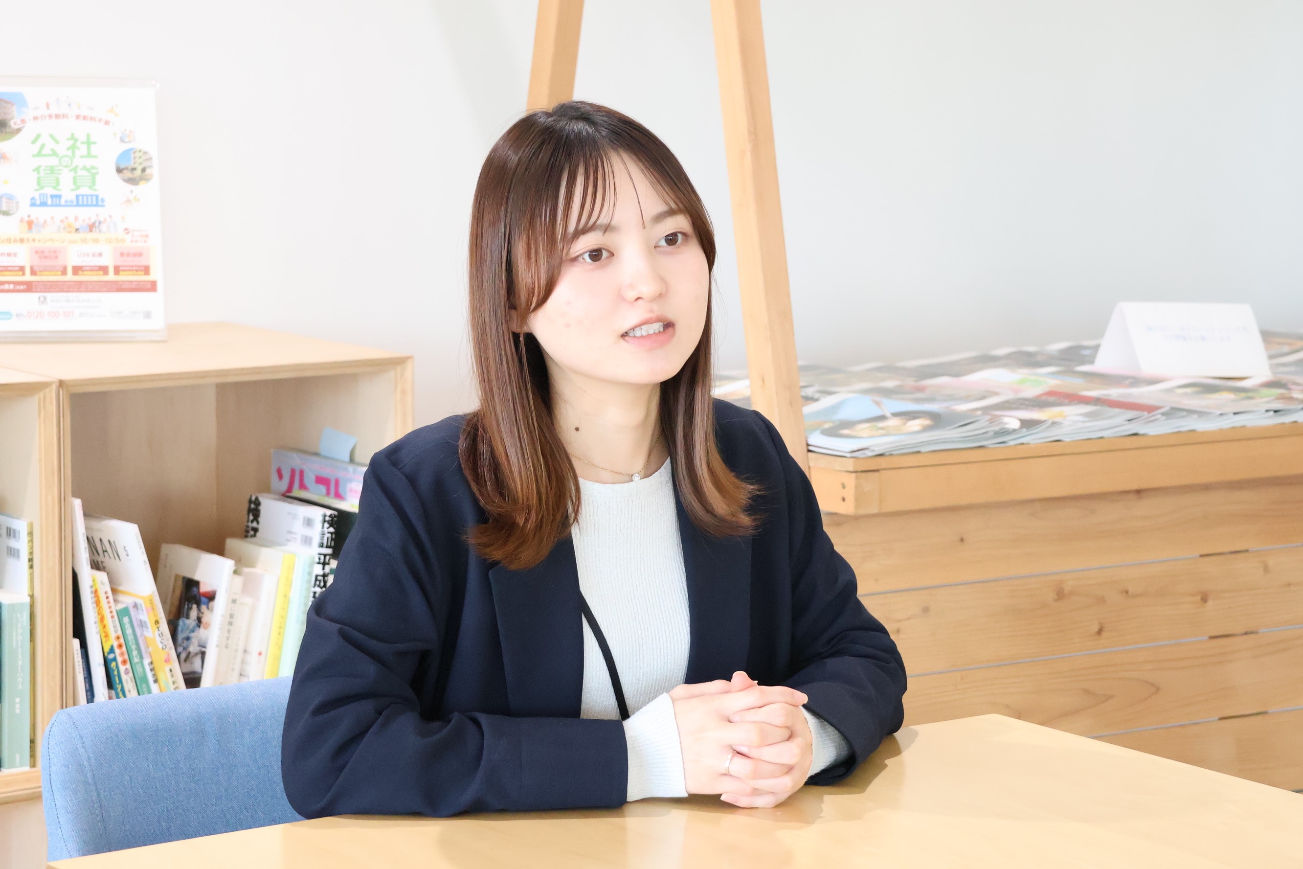 リフレッシュルームでインタビュー